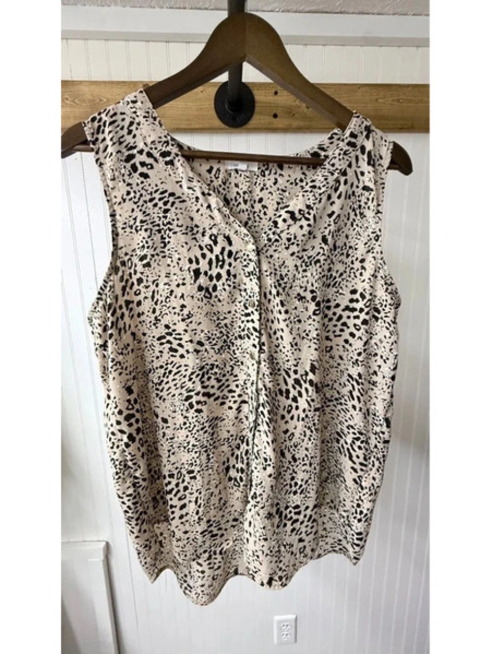 Maurice’s beige  black sleeveless animal-print blouse V-neck button-front large